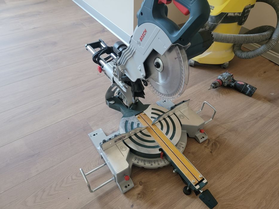 Торцовочная пила Bosch GCM 800 SJ Professional