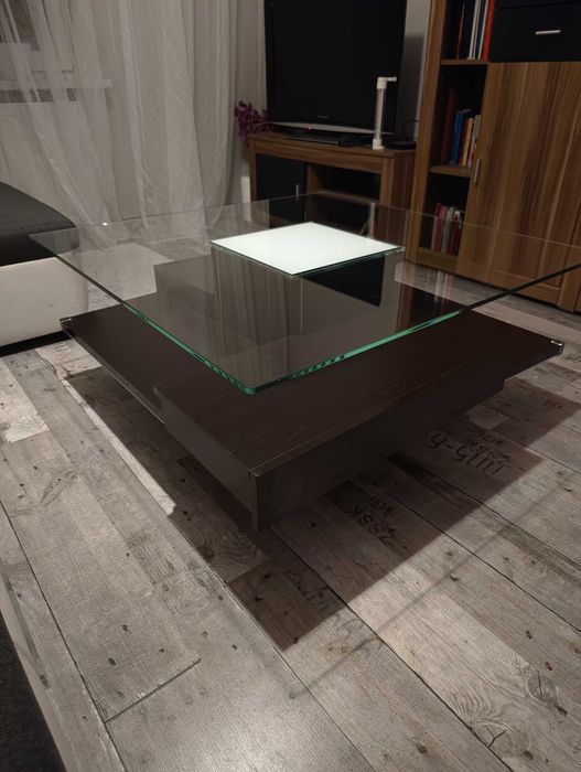 Nowoczesny szklany stół