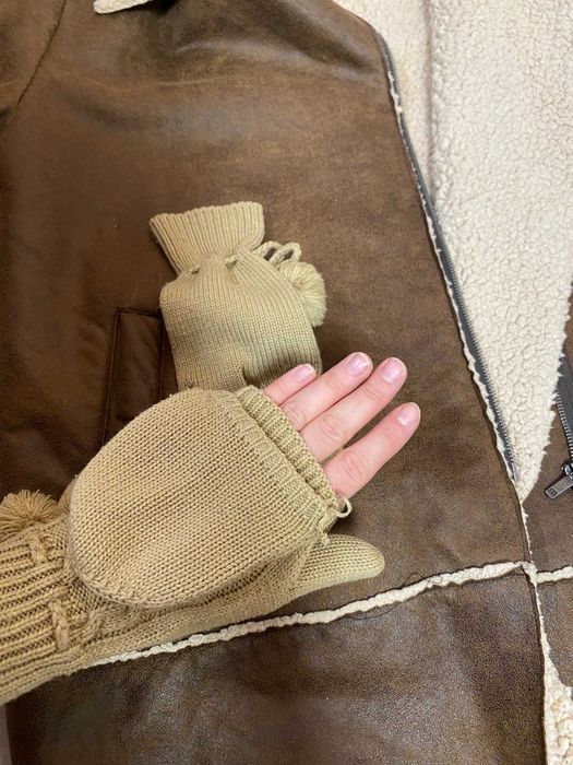 Beżowe ciepłe rękawiczki damskie camel mitenki warkocze