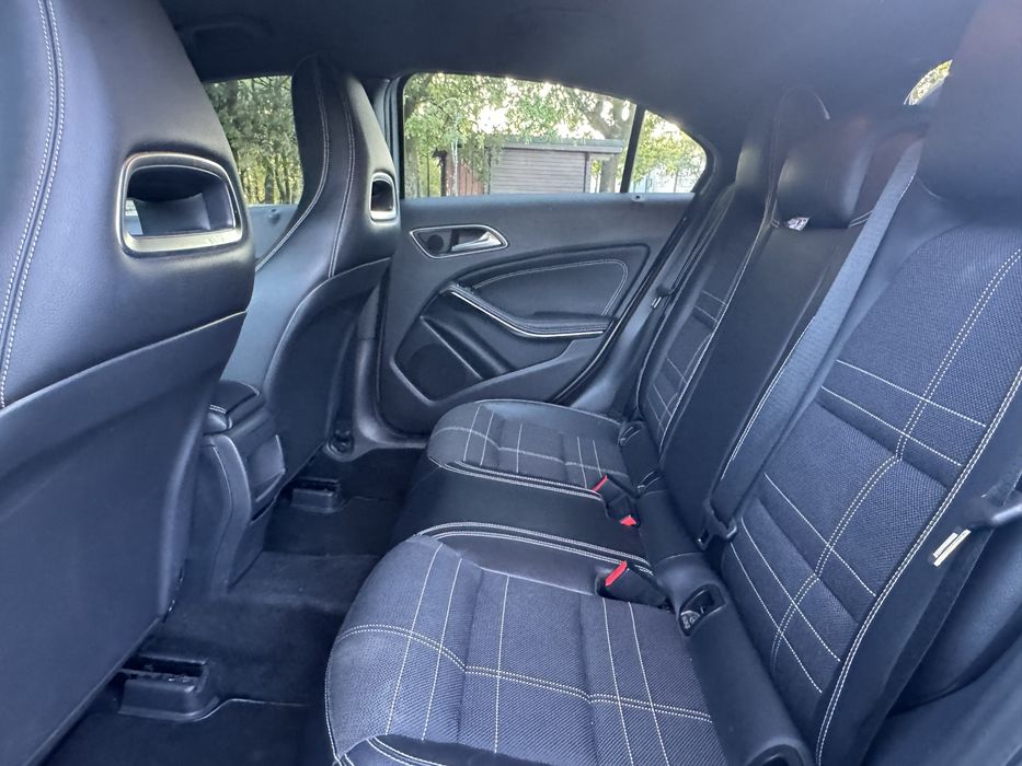 Mercedes-Benz a180 urban caixa automática