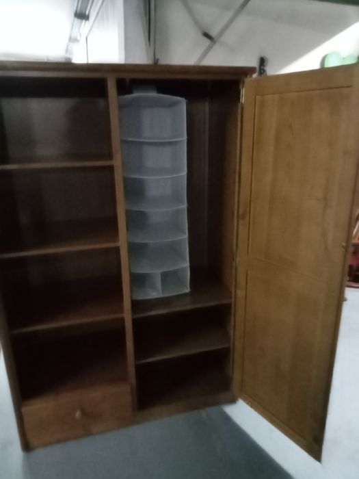 Móvel para arrumação em madeira em bom estado