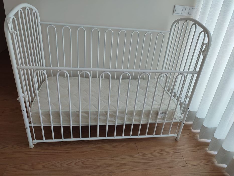 Berço lacado branco + colchão