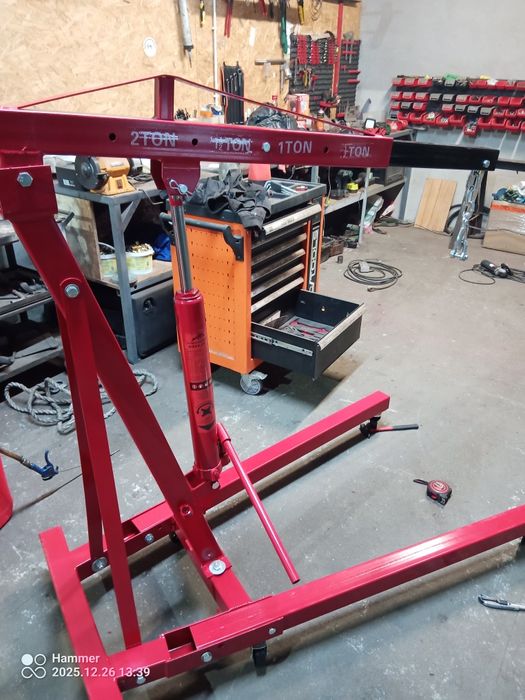 Żuraw warsztatowy 2 tony