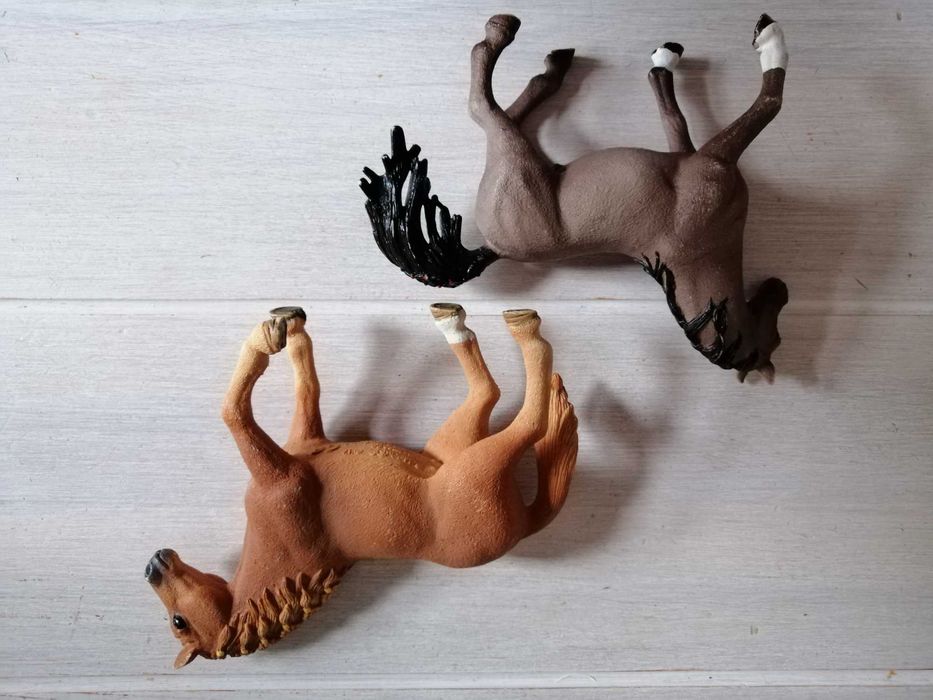 Kawiarnia Schleich i dwa koniki, super cena.