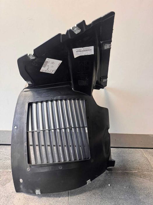 Revestimento da cava de roda frente esquerda