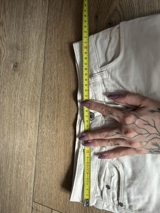 Białe spodnie z rozcięciami Bershka 34 high waist