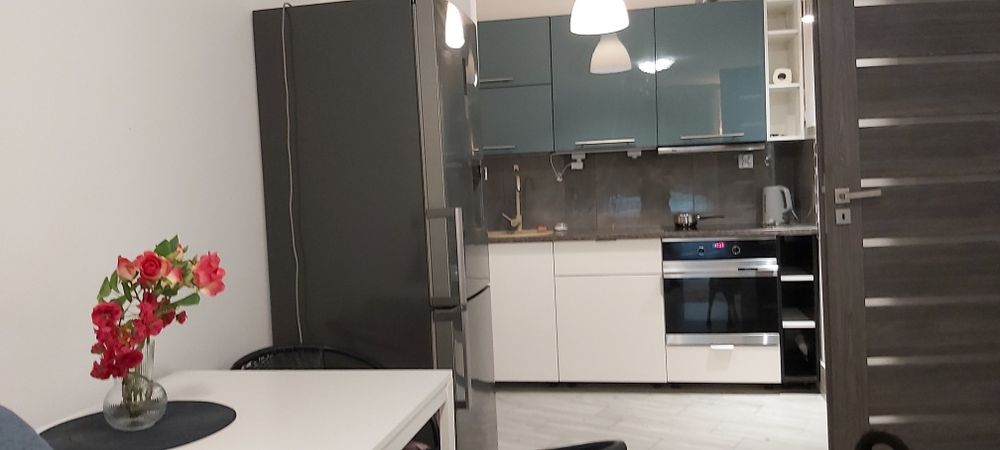 Nowoczesne 2 pokoje z dużym balkonem –  (Kraków /Kurdwanów), blisko park, 5 minut pieszo do  MPK.