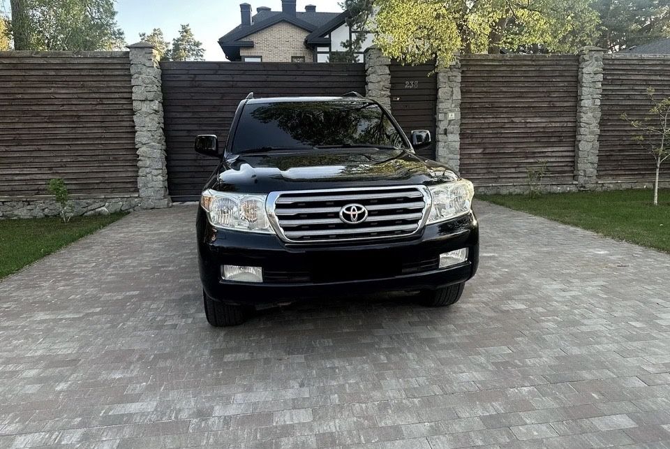 Toyota Land Cruiser 200 2008 Газ бензин, білий салон, 170 тис. км