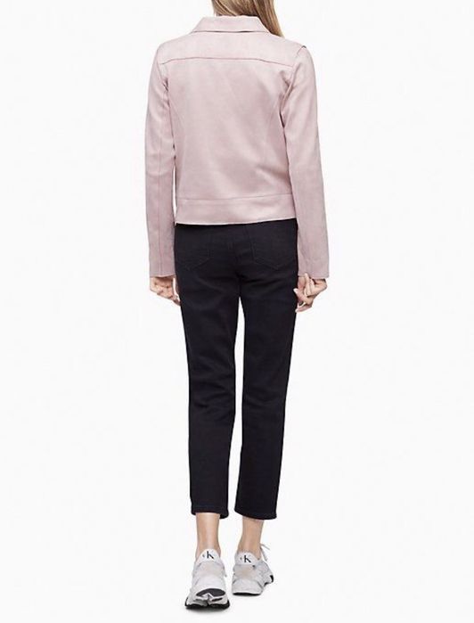 Курта Calvin Klein.