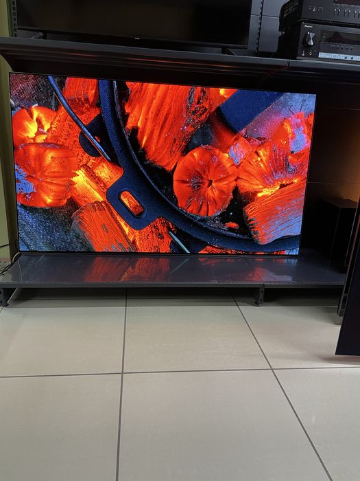 77’ LG OLED77G2. Gallery.