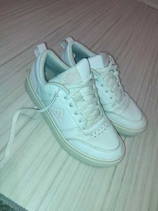 Damskie buty ADIDAS PARK ST rozm.  38 i 2/3