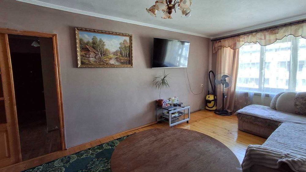 Продаж 3 к. квартири Надвірна, центр, 66 м2, двостороння, балкони