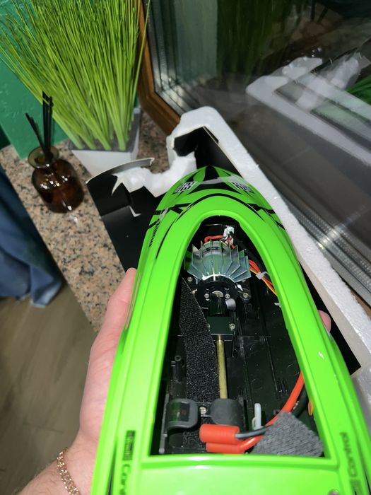 радіокерований катер Revell Control X-TREME  45 км на годину