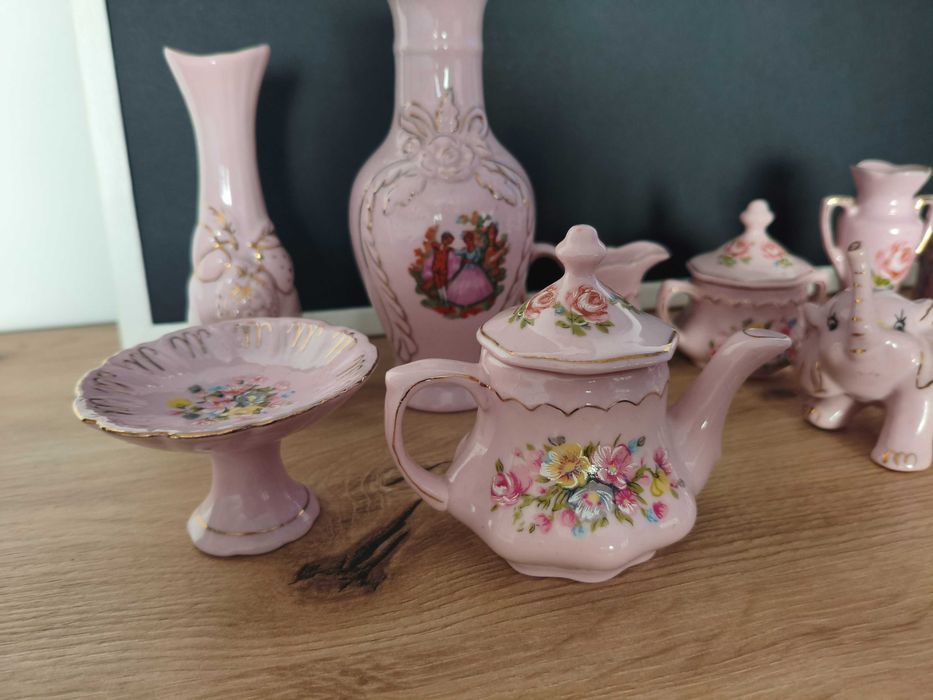 Zestaw miniatur kolekcjonerskich z różowej porcelany Czechy