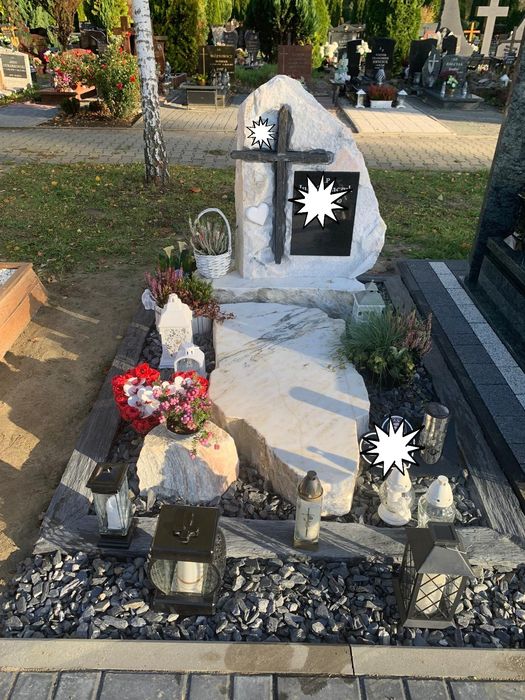 Nagrobek , pomnik skałkowy artystyczny