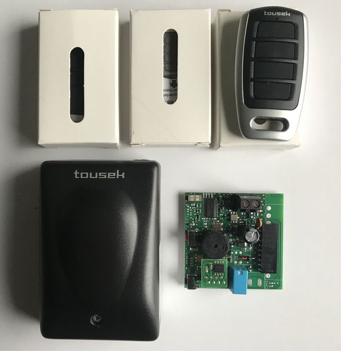 TOUSEK Sterownik 2x radio do sterowania bram RS 868 plus 3 piloty