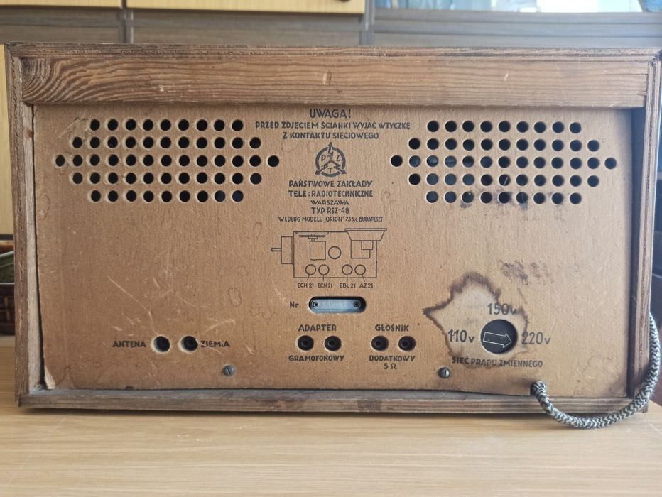 PRL Stary radioodbiornik lampowy Typ RSZ-48