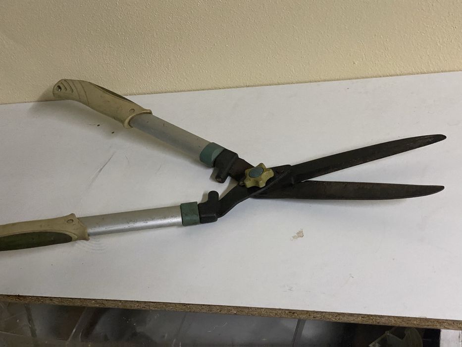 Tesoura para relva ou poda