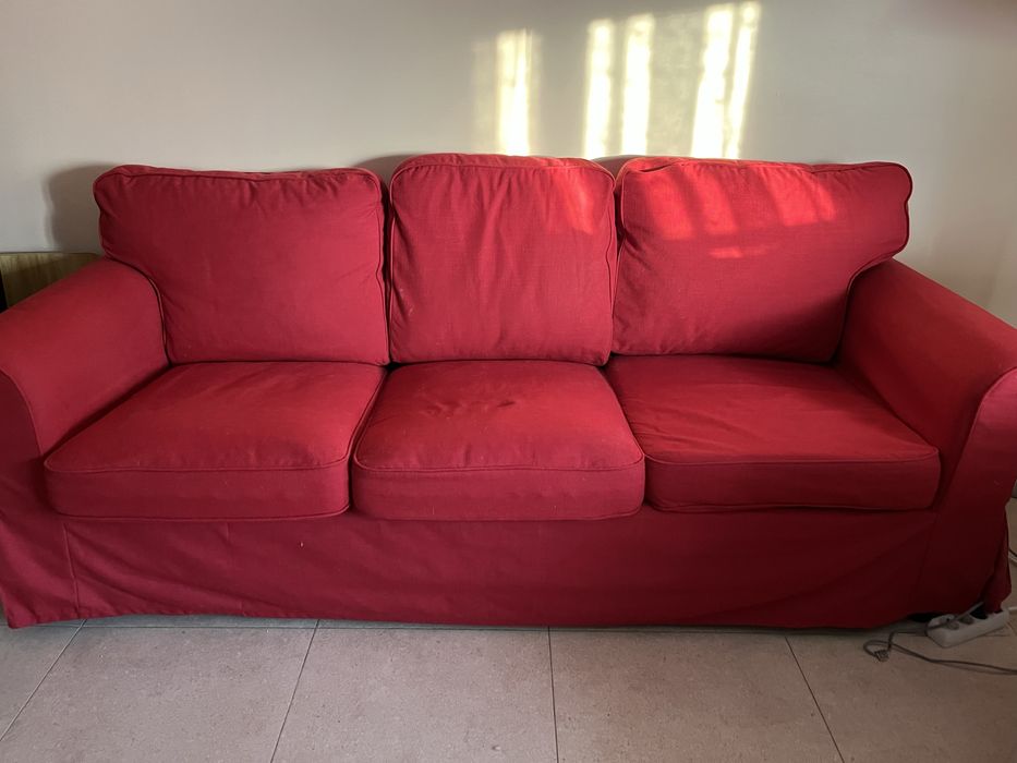 Sofá vermelho IKEA
