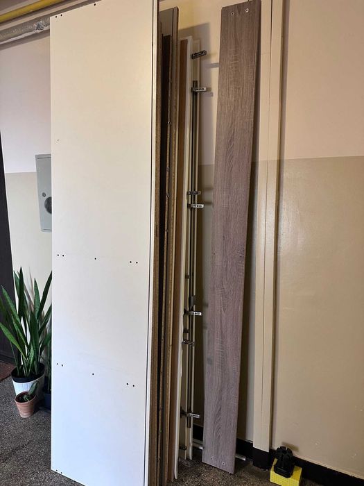 Sprzedam używaną białą szafę LINATE typ 23