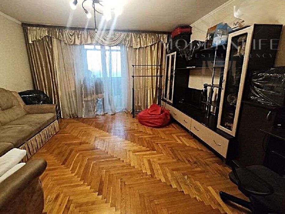 Продаж 4к квартири вул. Братиславська 13