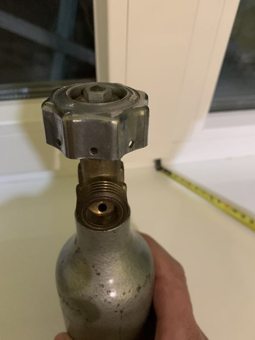 Німецький балон металевий  для газів ,0,5кг вміст балону. 250атмос