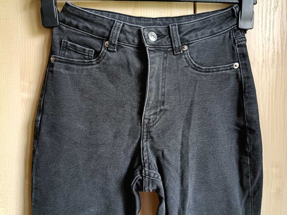 Czarne spodnie z rozszerzanymi nogawkami H&M Divided 34 XS S2