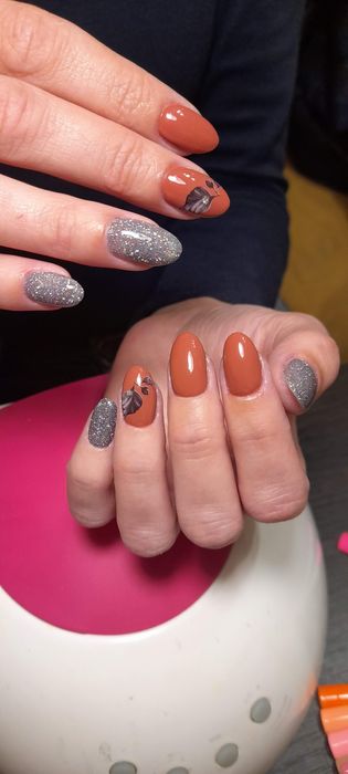 Маникюр и Педикюр.