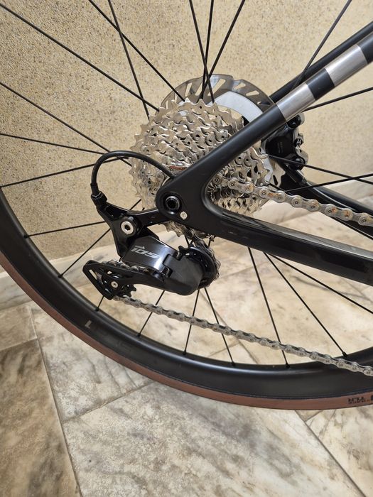 Bicicleta Cube Attain Race, modelo 2025