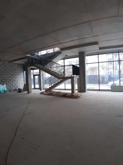 Продаж фасадного приміщення в БЦ по вул. Хімічній , 1328 м2