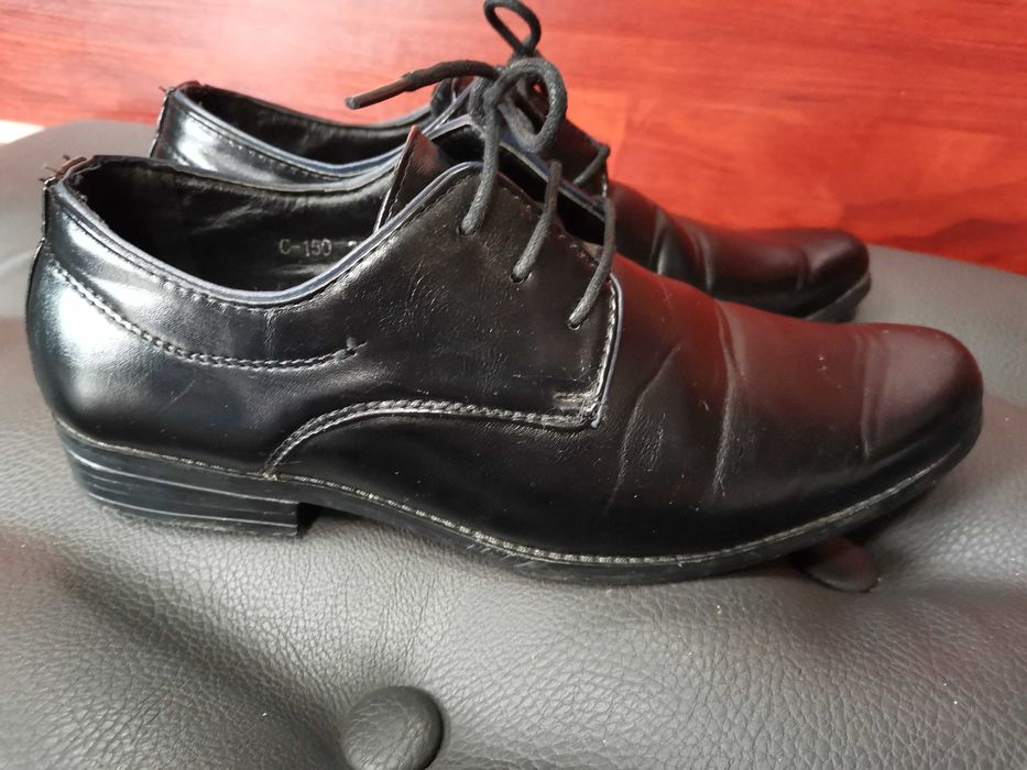 Buty czarne chłopięce 35