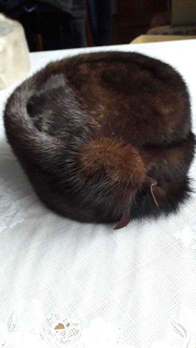 Продаються шапки норкові