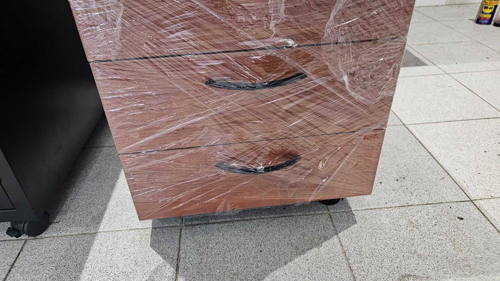 Dois moveis de metal e madeira como novos