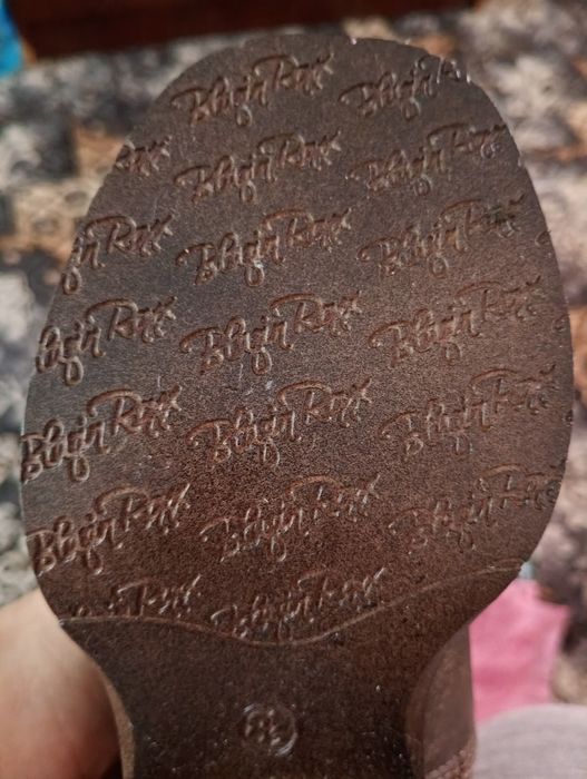 Шкіряні чоботи на дівчинку