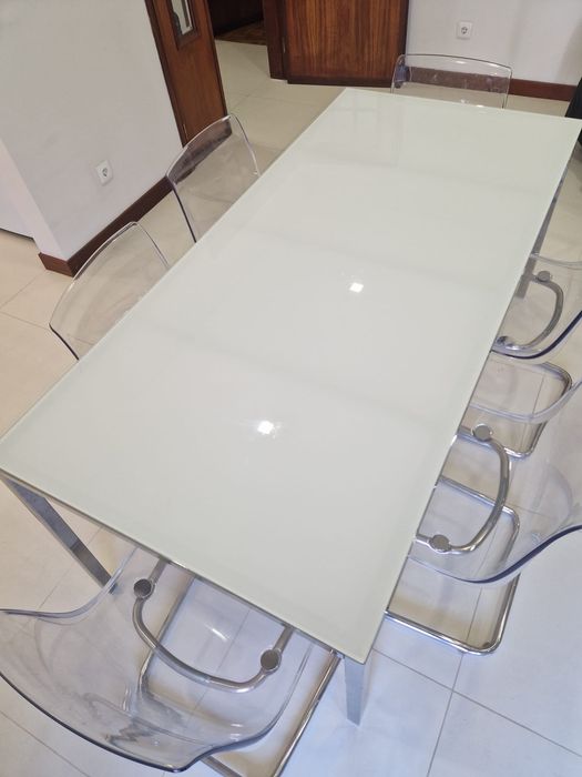 Mesa de jantar c/ cadeiras