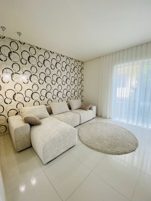 Оренда будинку 4+ кімнат