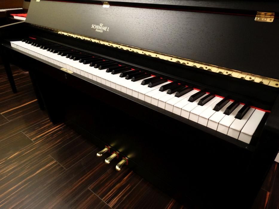 Pianino schimmel czarne od PianoDesign