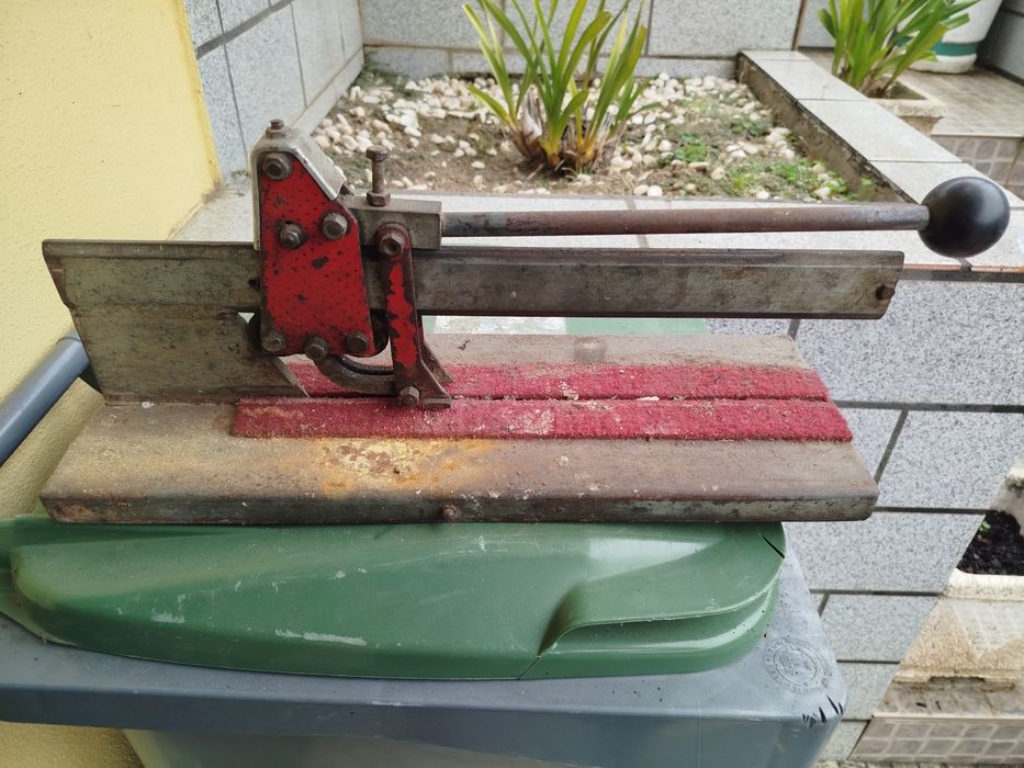 Máquina de cortar cerâmica...