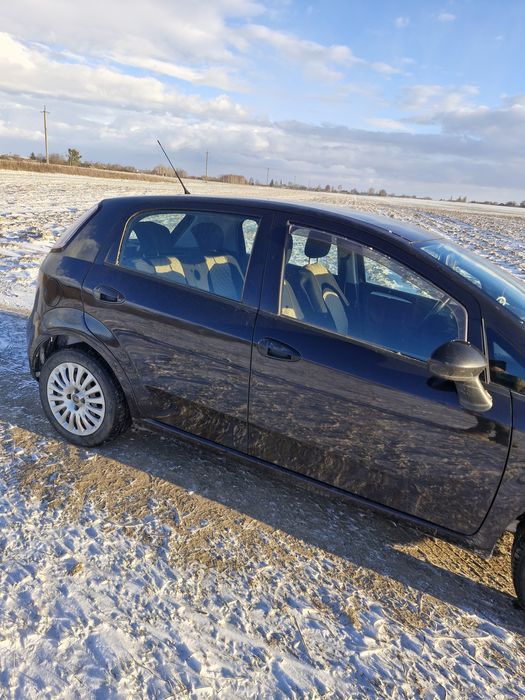 Авто на ходу, на літній шині маю зиму 4шт до встановлення,  потрібен