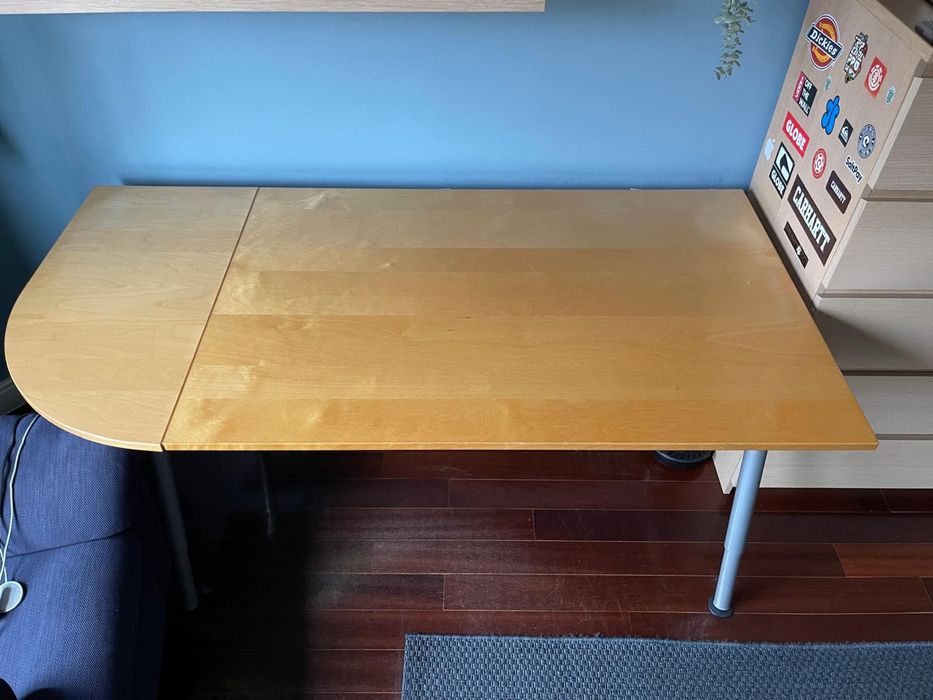 Secretária com canto, em madeira