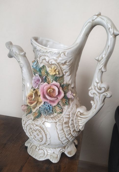 Porcelanowy dzbanek Capodimonte