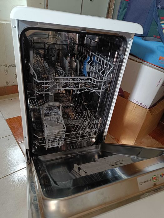 Lavadora de loiça (45cm) muito nova (Indesit)