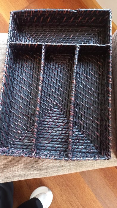 Separação de talheres, em verga e palha, com 4 separadores.