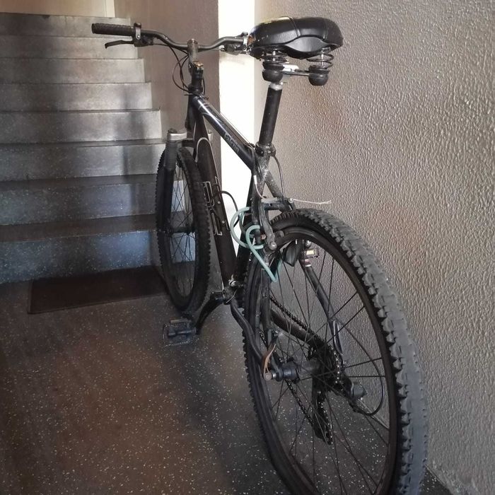 Bicicleta preta adulta usada