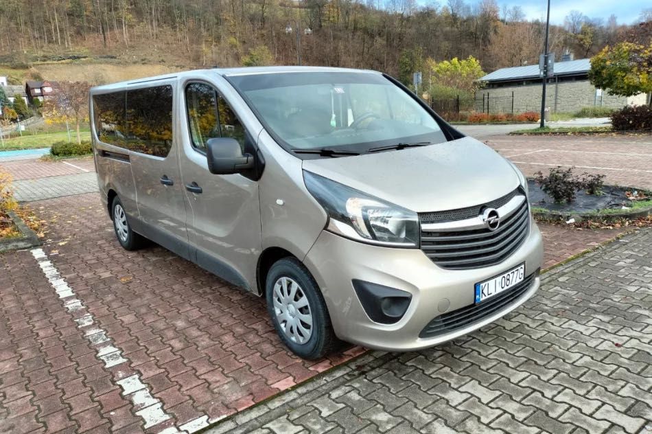 Opel Vivaro Long, 2015 R., 9-osobowy, FAKTURA VAT 23 % 49200ZŁ BRUTTO