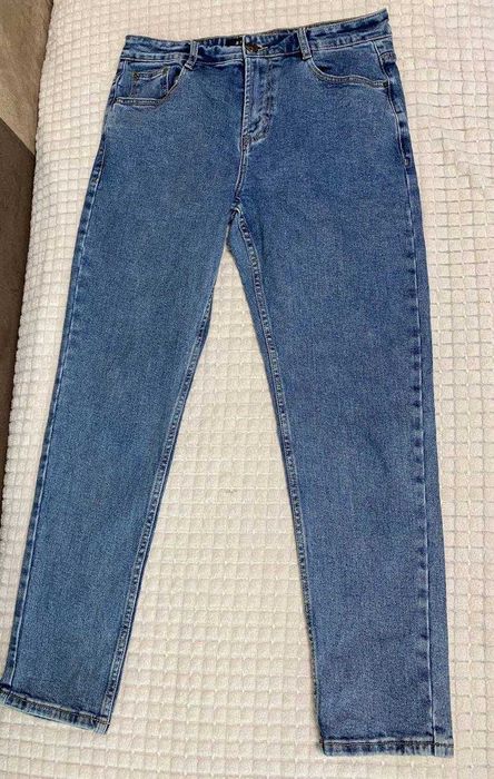 Сині джинси, гарний стан, розмір -32
Ширина в поясі - 43
Довжина - 101