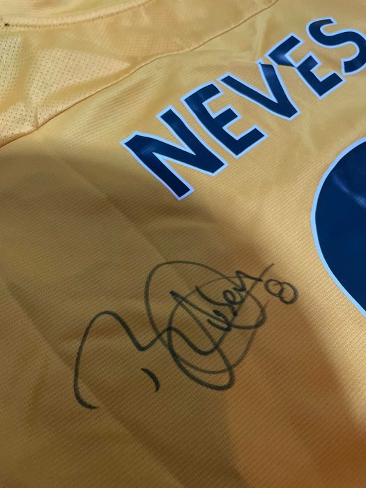 Camisola nova, oficial e autografada Ruben Neves wolves