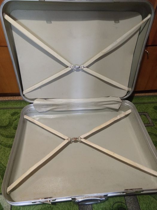 Чемодан дорожный большой