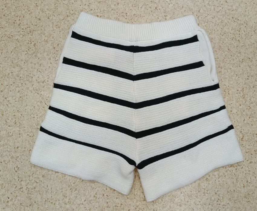 Модні жіночі в'язані шорти білі у чорну смужку, M розмір 
Нит