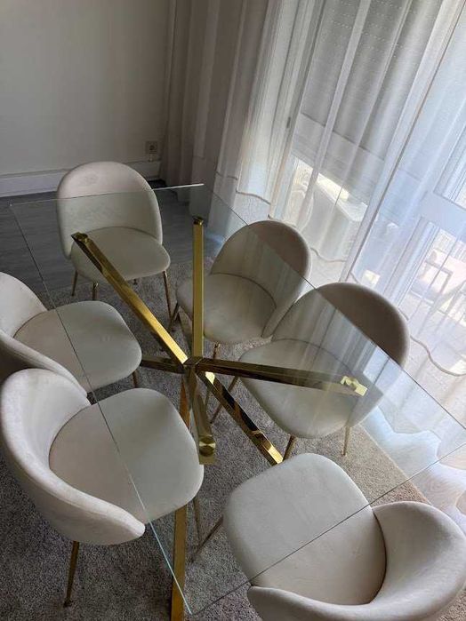 mesa jantar em vidro e dourada